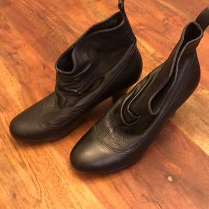 🎂Steve Madden Betsey Black Ankle Boot with Heel🎂